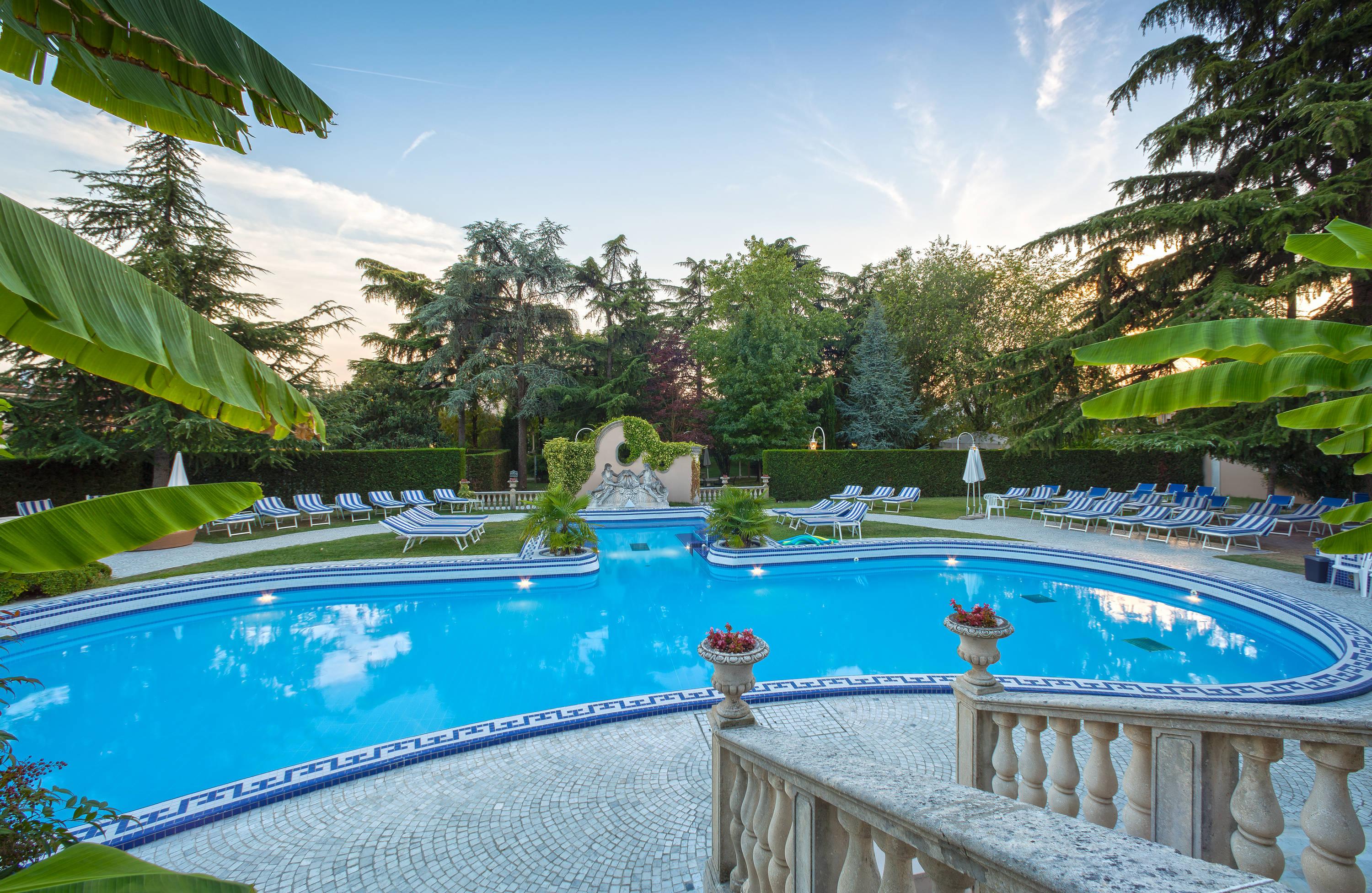 Abano Ritz Hotel Terme Abano Terme Esterno foto The swimming pool at the hotel