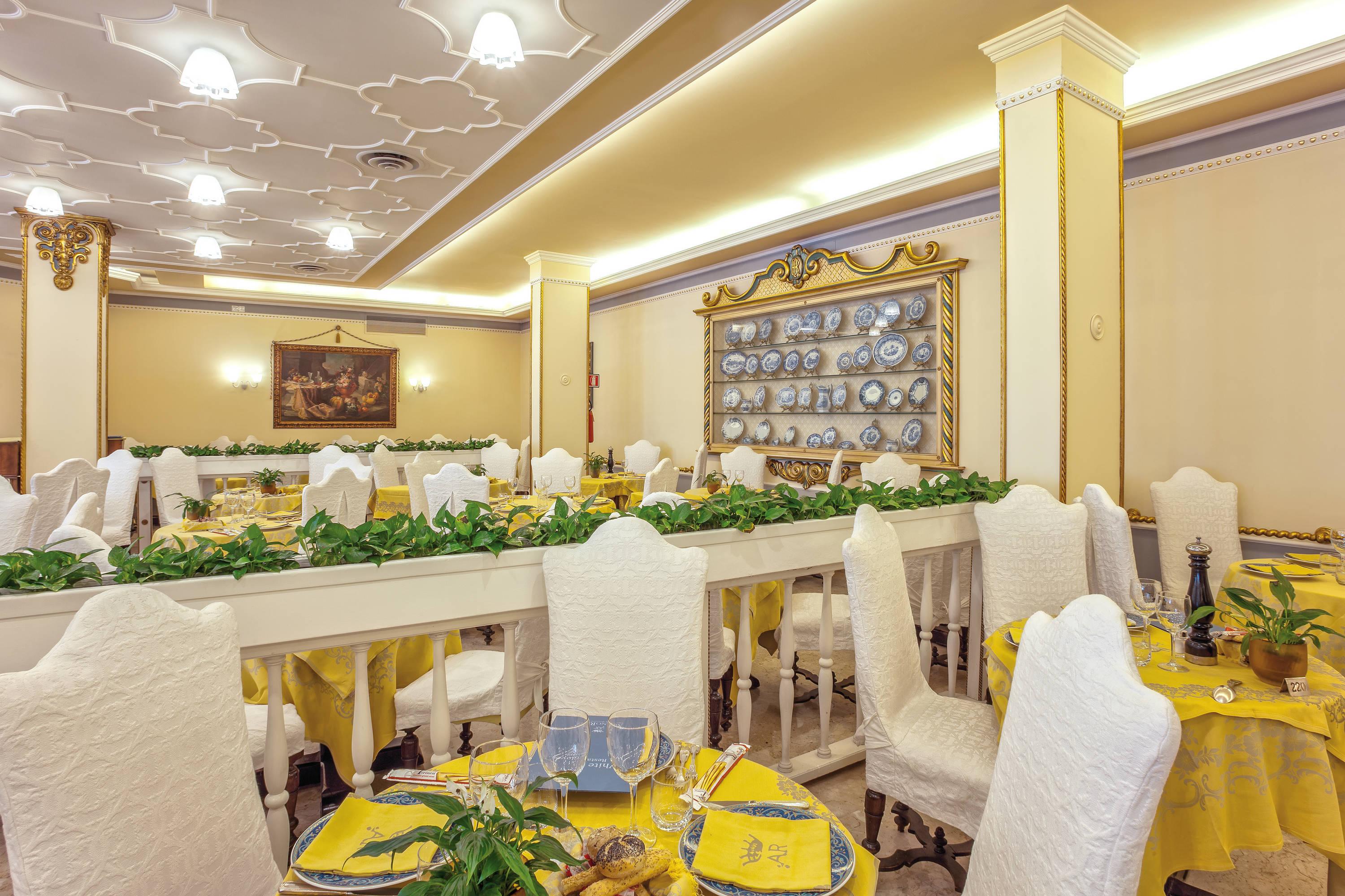 Abano Ritz Hotel Terme Abano Terme Esterno foto The interior of a typical Italian restaurant